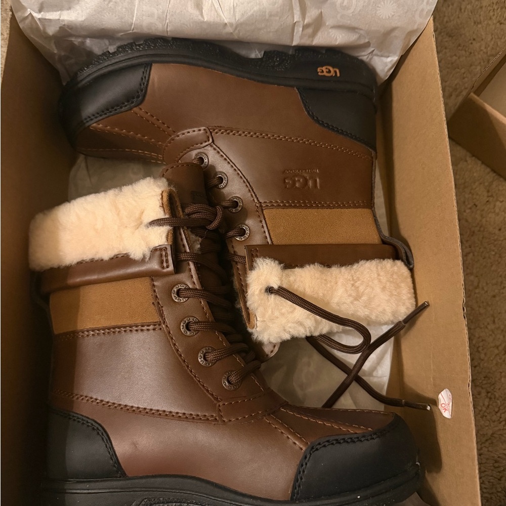 UGG Tan Box with Product Label